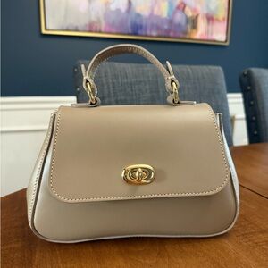 Tusting - Mini Holly in Taupe